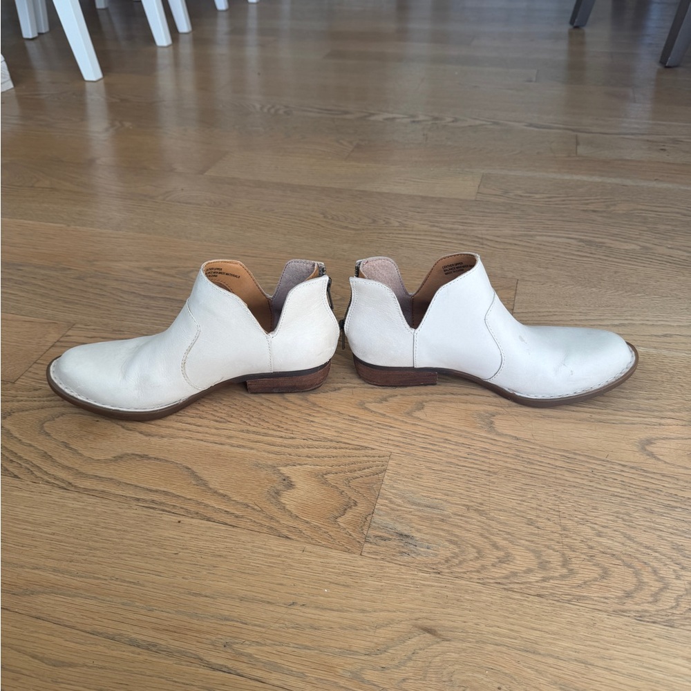Born Kerri Ankle Bootie Cream Leather Size 6 Western Rare - Picture 2 of 6